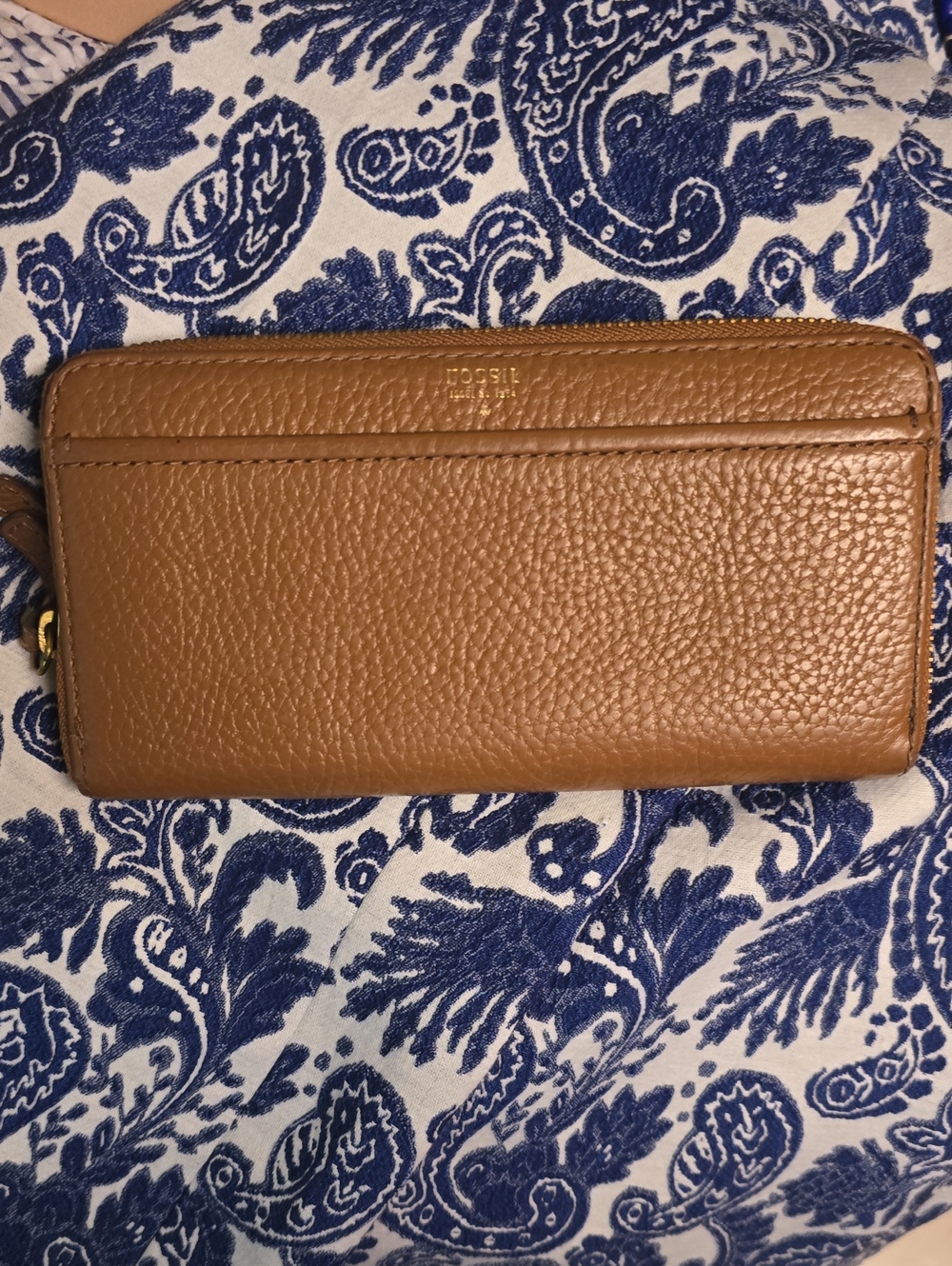 Fossil Pebbled Leather Zip Wallet in Cognac Brown